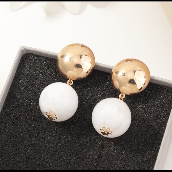 NEW! Colorful Ball Earrings. Available in Pink, Green, White, Yellow. - Picture 7 of 8